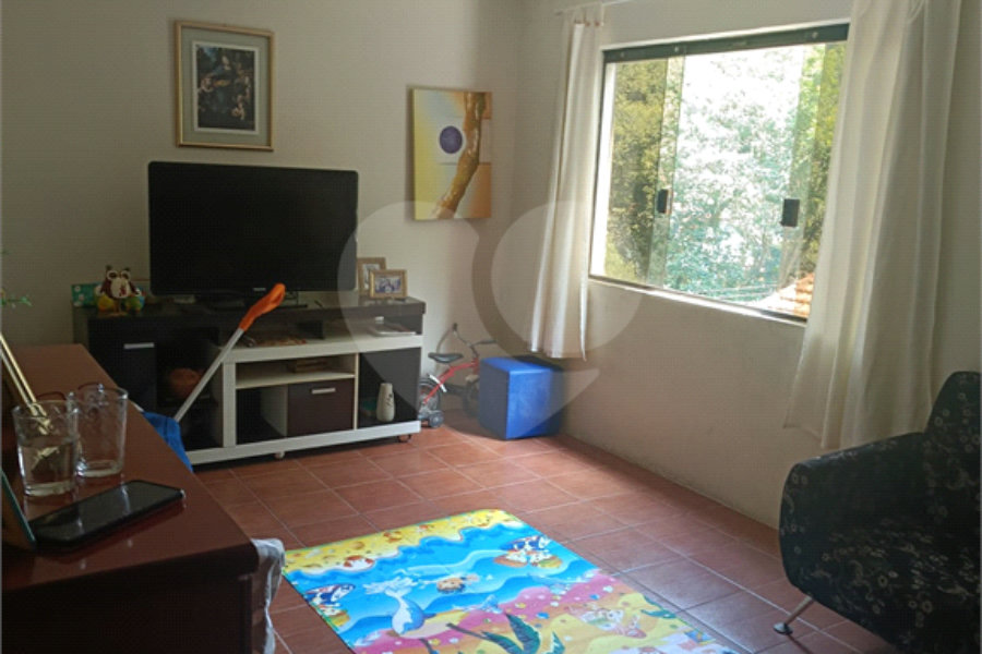 Casa à venda com 4 quartos, sendo 2 suítes, no condomínio Residencial Parque Cerros Verdes, Mairiporã - SP