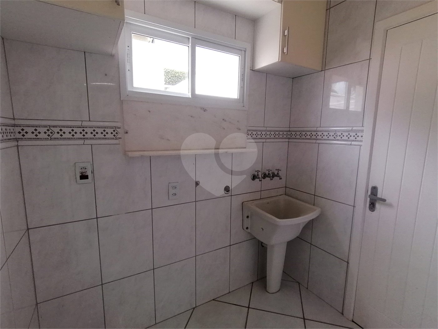 Casa para alugar com 3 quartos, sendo 1 suíte, no condomínio Recanto dos Paturis, Vinhedo - SP