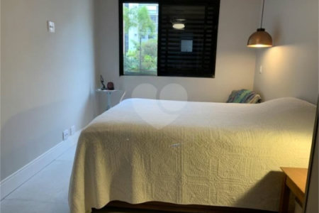 Apartamento à venda com 3 quartos, sendo 1 suíte,  em Cidade São Francisco, São Paulo, SP