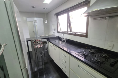 Apartamento à venda com 3 quartos, sendo 1 suíte,  em Indianópolis, São Paulo, SP