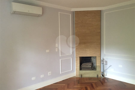Casa à venda com 4 quartos, sendo 2 suítes, no condomínio Residencial Morumbi, São Paulo - SP
