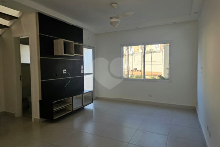 Casa à venda com 2 quartos, sendo 1 suíte, no condomínio Vitória Park, Suzano - SP