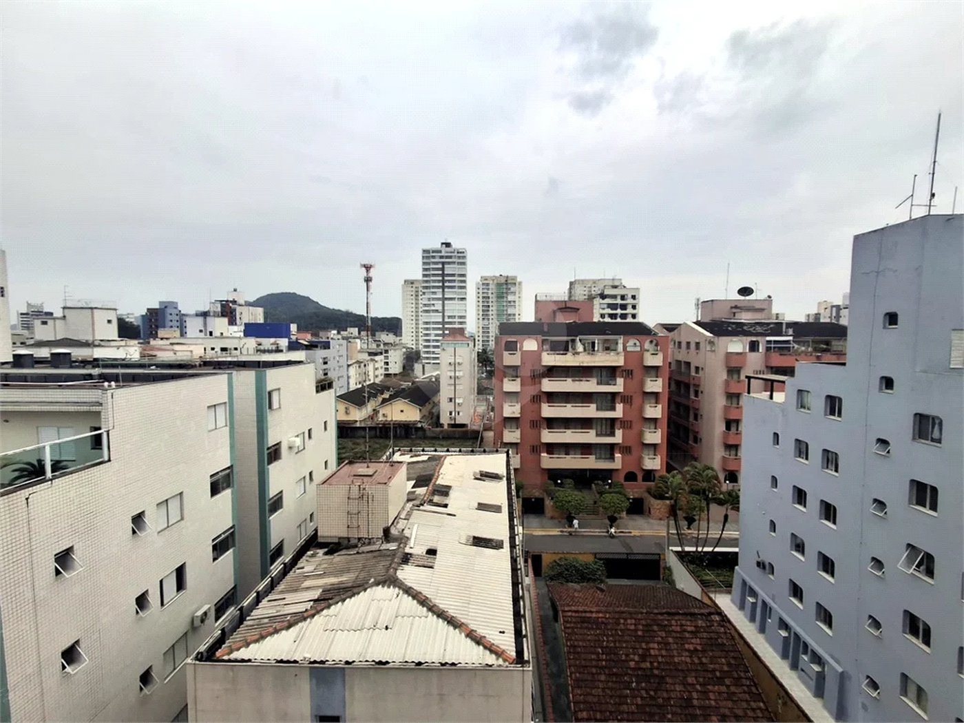 Apartamento à venda com 1 quarto em Vila Alzira, Guarujá, SP