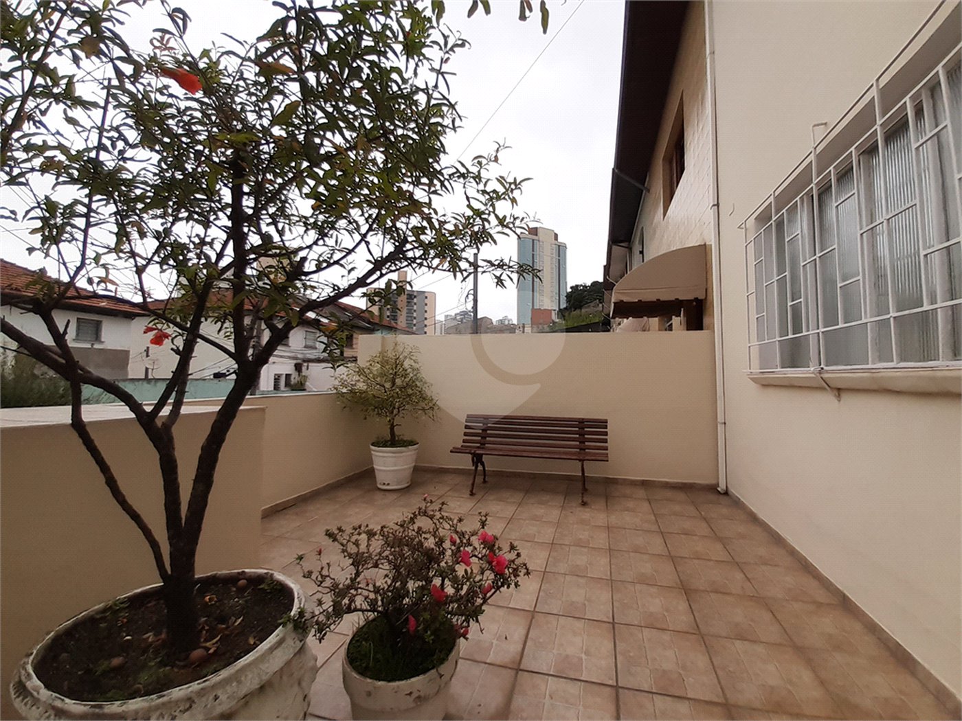 Vende-se: Sobrado de Vila, 2 quartos, Edícula com 1 Suíte, 1 Vaga, Santana!