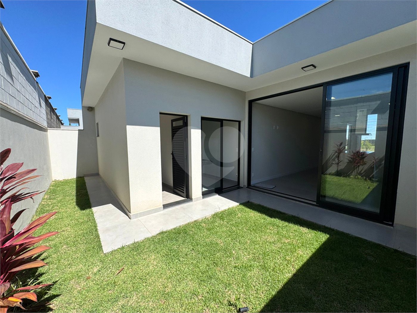 Casa Nova à Venda no Condomínio Villeneuve, São Carlos