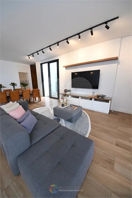 Indaiatuba - SP - Condomínio Helvetia Park - 490 m² Terreno - Sobrado com 307 m² de Área Construída - Escritório com móveis planejados - Sala de estar e jantar ampla e integradas - Cozinha planejada completa, com eletrodomésticos (cooktop, forno, coifa, geladeira, microondas) - Lavanderia