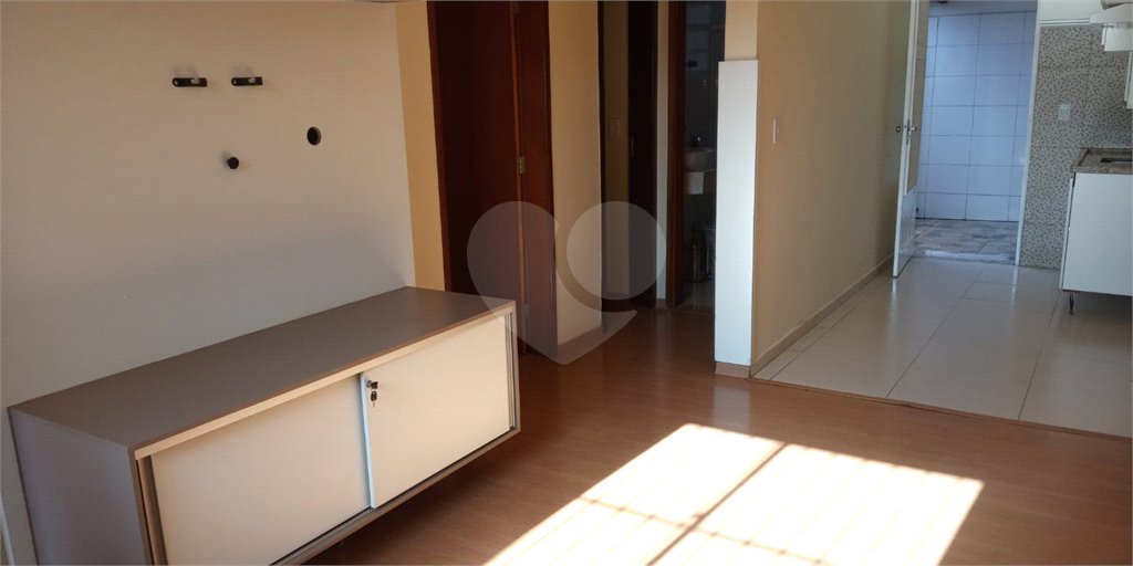 Linda casa em condomínio fechado com 2 Dormitórios.