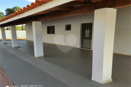 Chácara Venda com Piscina 04 dormitórios 01 suíte