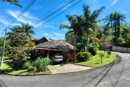 Casa à venda ou para alugar com 7 quartos, sendo 5 suítes, no condomínio Estância Marambaia, Vinhedo - SP
