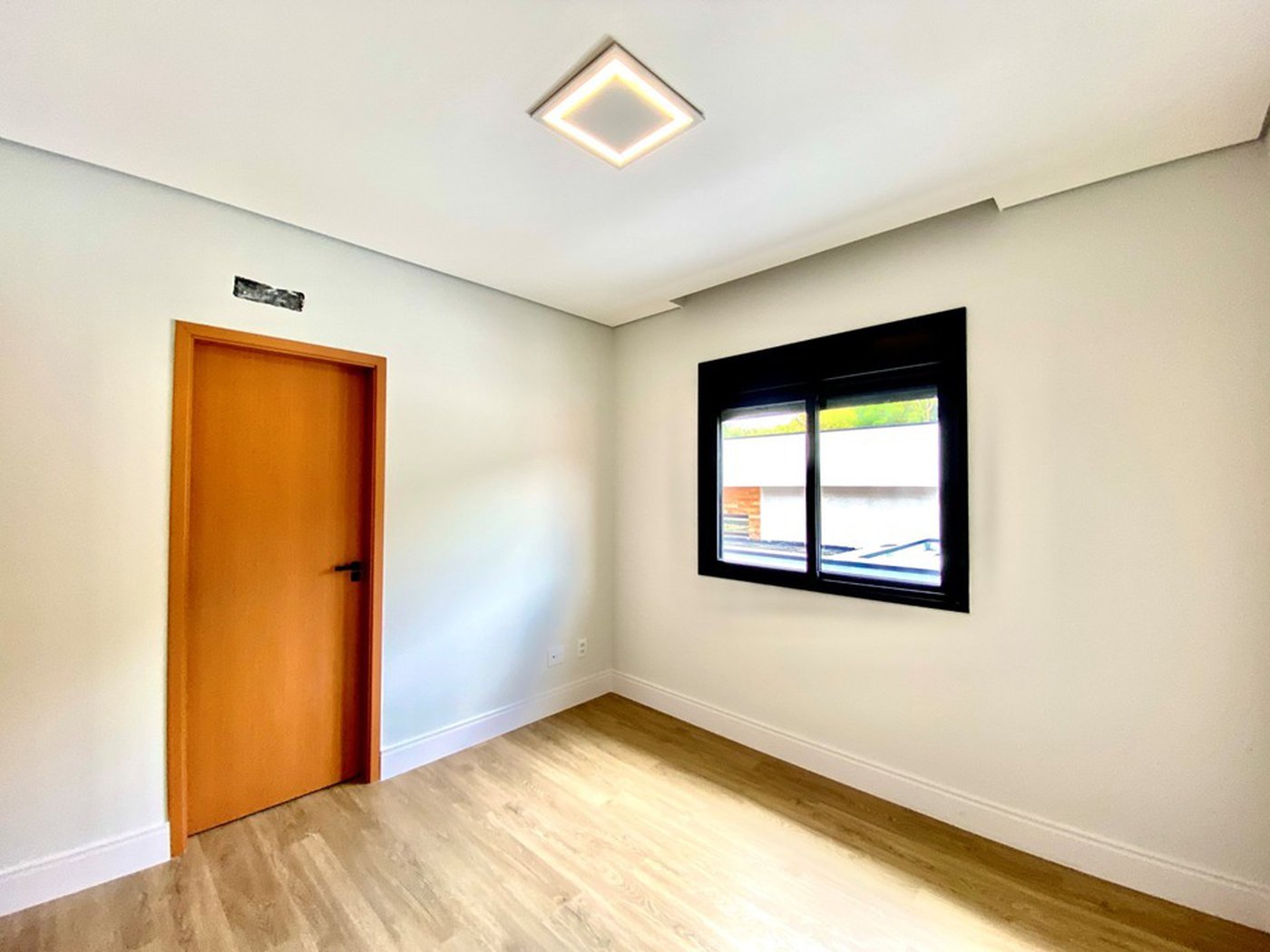 Casa à venda com 3 quartos, sendo 3 suítes, no condomínio Vila Giardino, Jundiaí - SP
