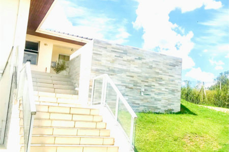 Casa à venda com 3 quartos, sendo 1 suíte, no condomínio Residencial Patrimônio do Carmo, São Roque - SP
