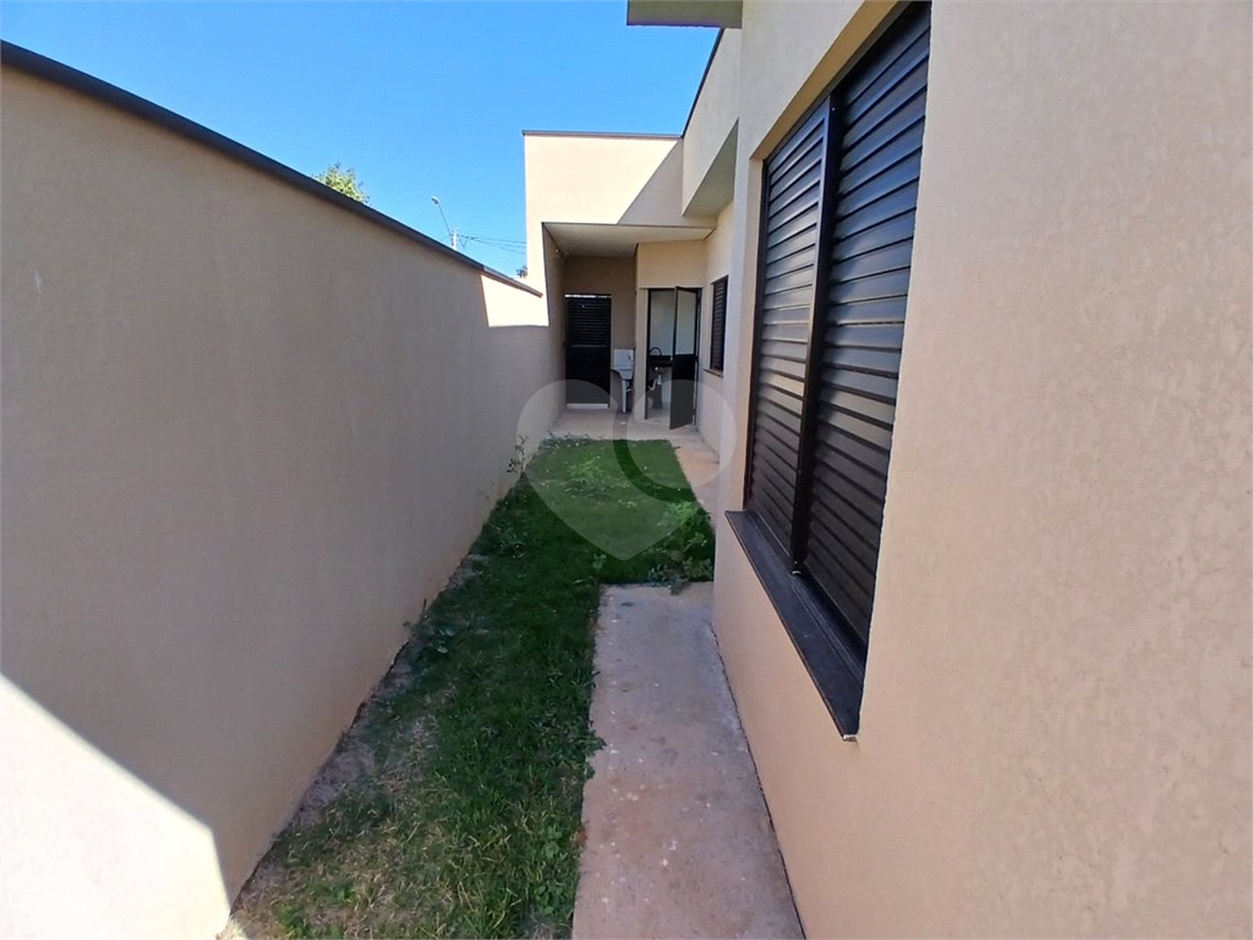 Casa à venda com 3 quartos, sendo 1 suíte,  no condomínio Jardim, Sorocaba - SP