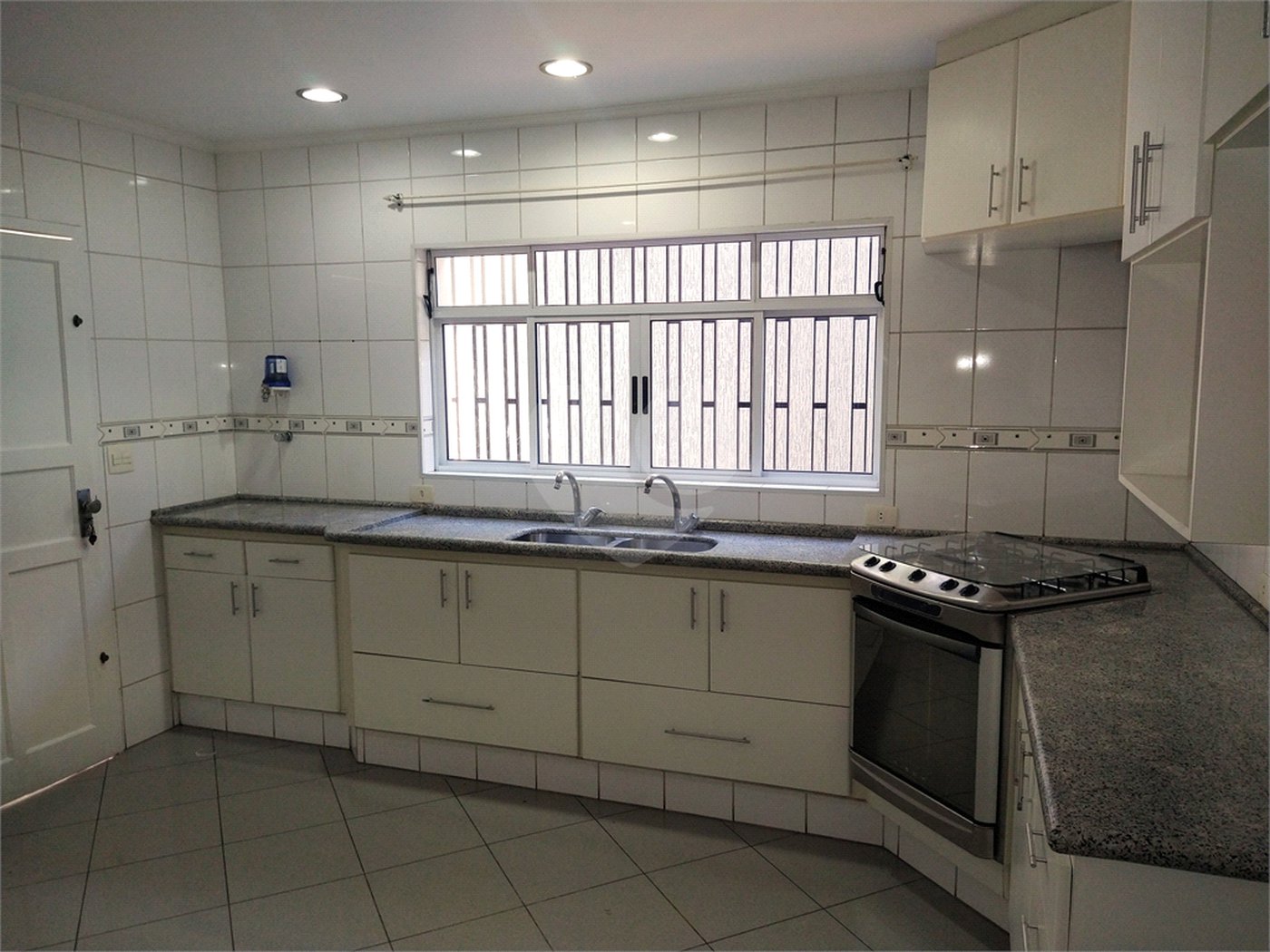 Sobrado à venda com 3 quartos em Chora Menino, São Paulo, SP