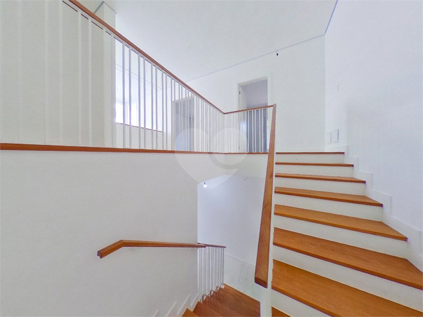 Casa à venda com 4 quartos, sendo 3 suítes,  em Jardim Marajoara, São Paulo, SP