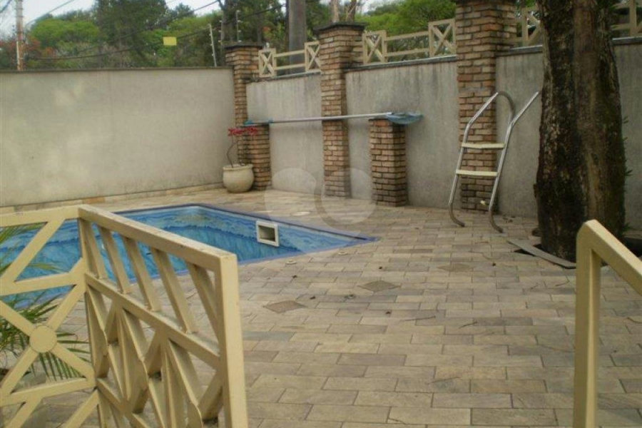Casa à venda com 3 quartos, sendo 1 suíte, no condomínio Barbará II, São Paulo - SP