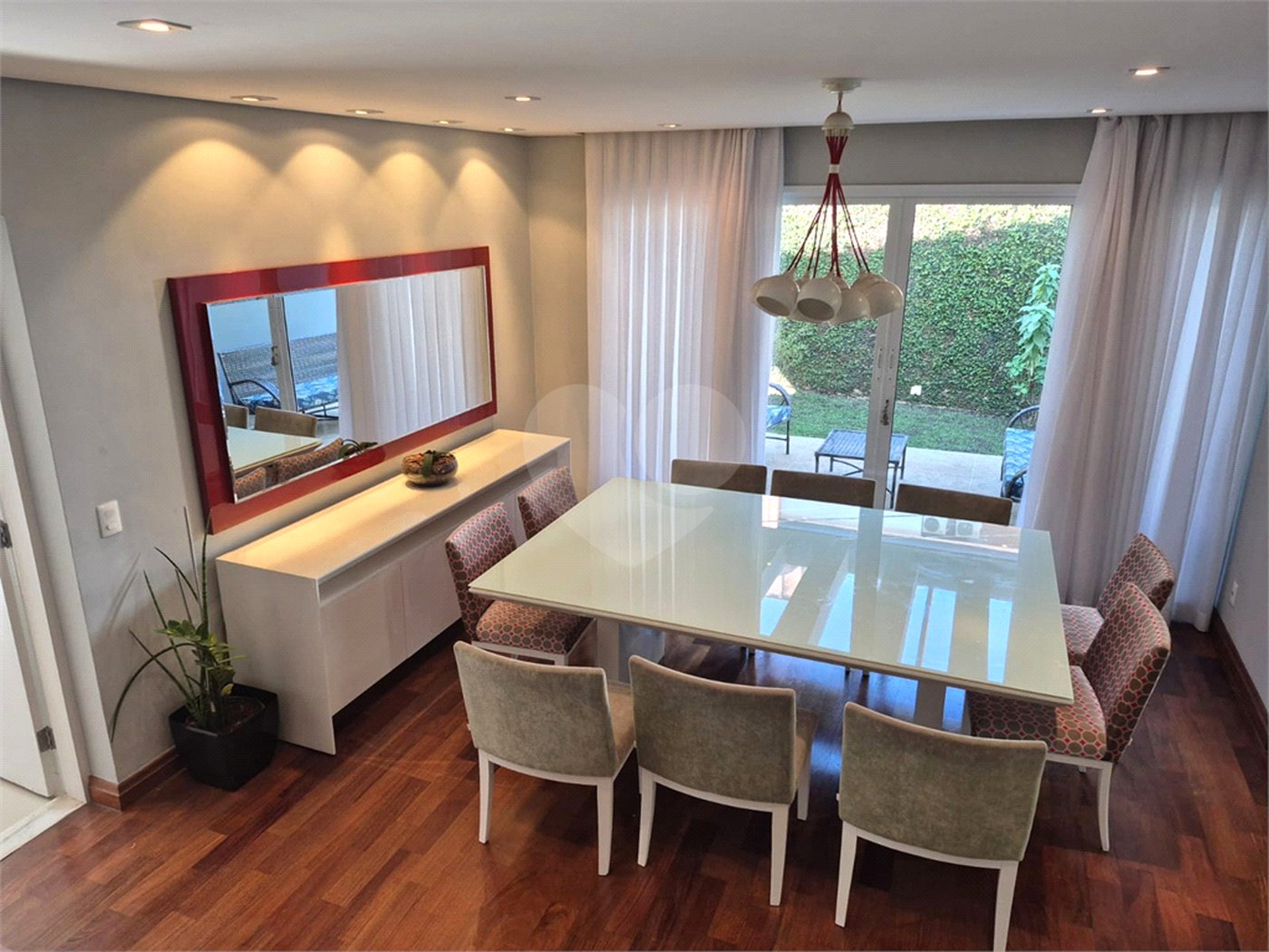 Casa para alugar com 5 quartos, sendo 4 suítes, no condomínio Colinas Japore, São Paulo - SP