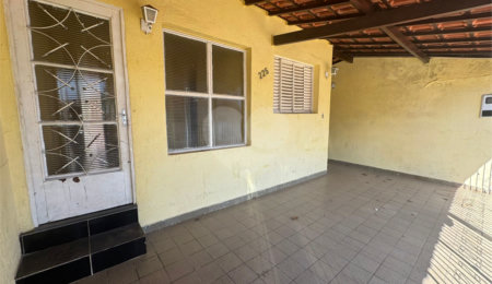 Casa à venda com 4 quartos, sendo 1 suíte,  em Vila Maria, Itapetininga, SP