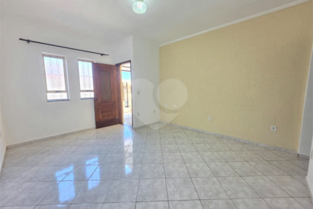 Casa à venda com 3 quartos, sendo 2 suítes, em Jardim Santo Antônio, Valinhos, SP