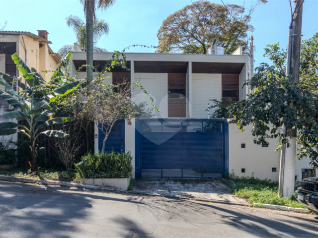Sobrado à venda com 3 quartos, sendo 1 suíte,  em Alto da Boa Vista, São Paulo, SP