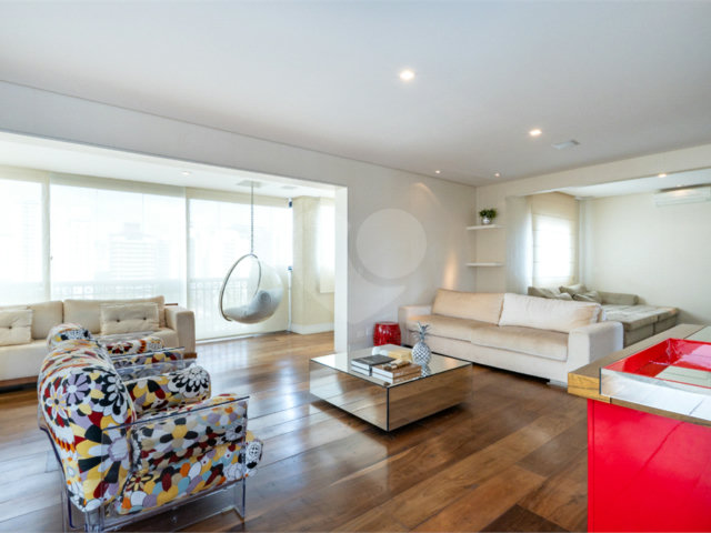 Apartamento à venda com 3 suítes em Vila Nova Conceição, São Paulo, SP