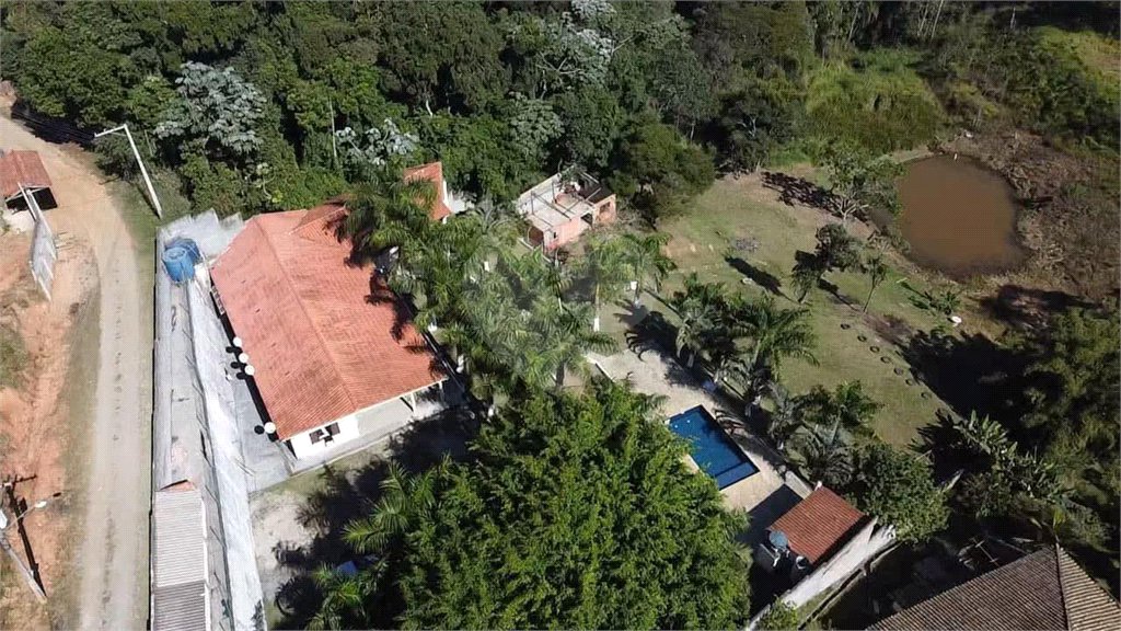 Chácara à venda ou para alugar com 5 quartos, sendo 4 suítes,  em Ouro Fino, Santa Isabel, SP