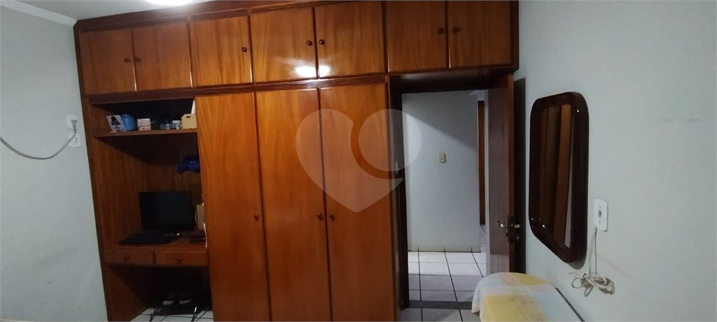 Casa à venda com 3 quartos, sendo 1 suíte, no Centro, Paranaíba, MS
