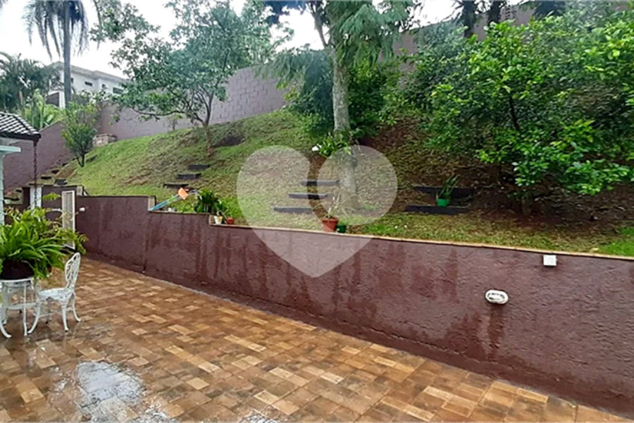 Casa à venda com 3 quartos, sendo 1 suíte, no condomínio Suíça da Cantareira, Mairiporã - SP