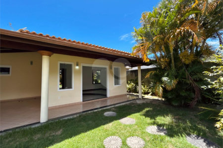 Casa à venda com 1 quarto, sendo 3 suítes,  em Outerio da Glória, Porto Seguro, BA