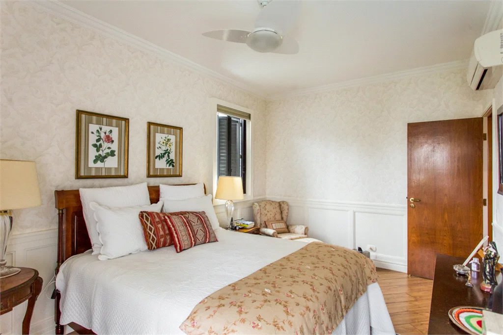 Apartamento à venda com 4 suítes em Real Parque, São Paulo, SP