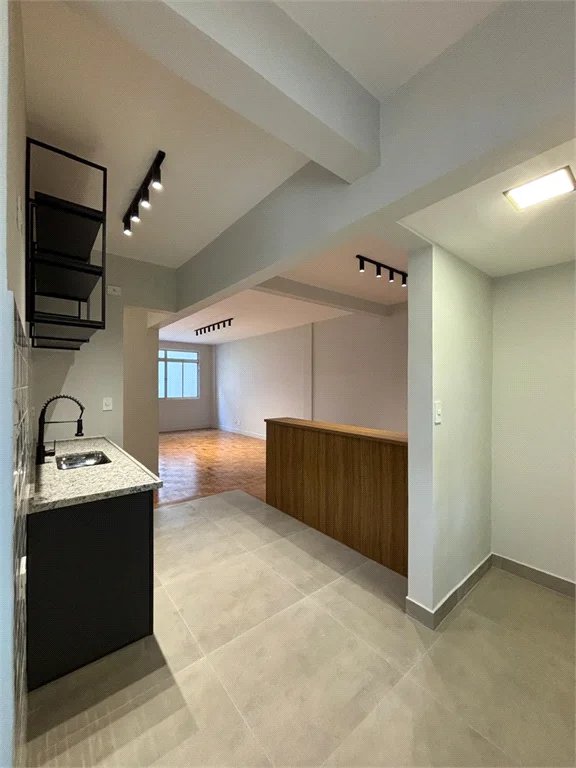 Apartamento à venda com 3 quartos, sendo 1 suíte,  em Pinheiros, São Paulo, SP
