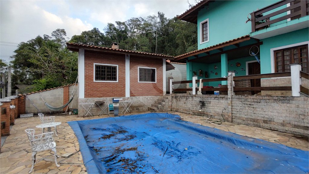 Casa à venda com 4 quartos, sendo 1 suíte, no condomínio Parque Suiça, Caieiras - SP