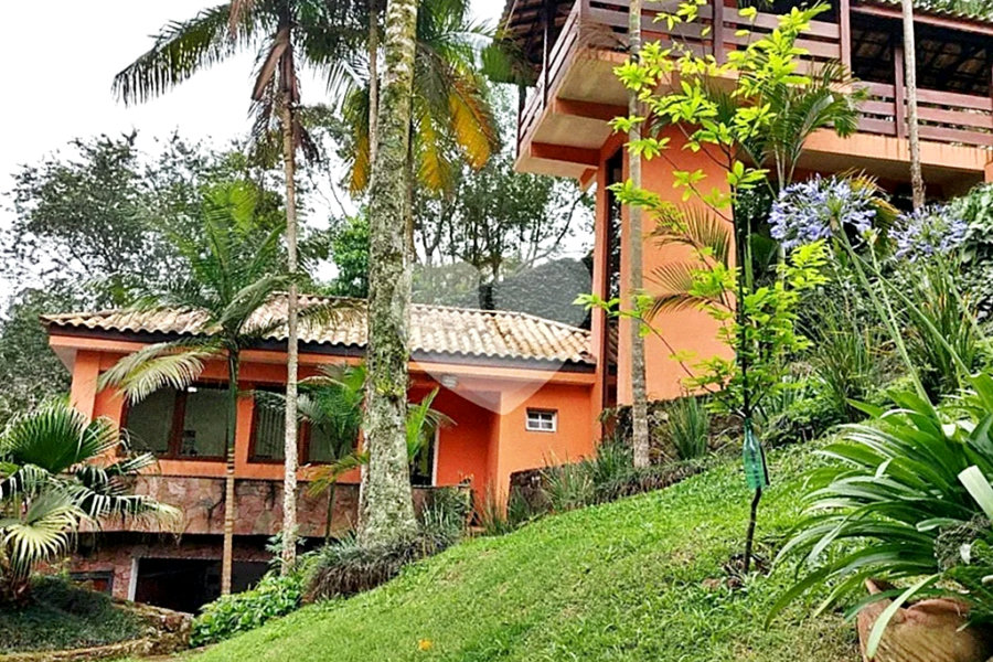 Casa à venda com 4 quartos, sendo 2 suítes, no condomínio Parque Imperial da Cantareira, Mairiporã - SP