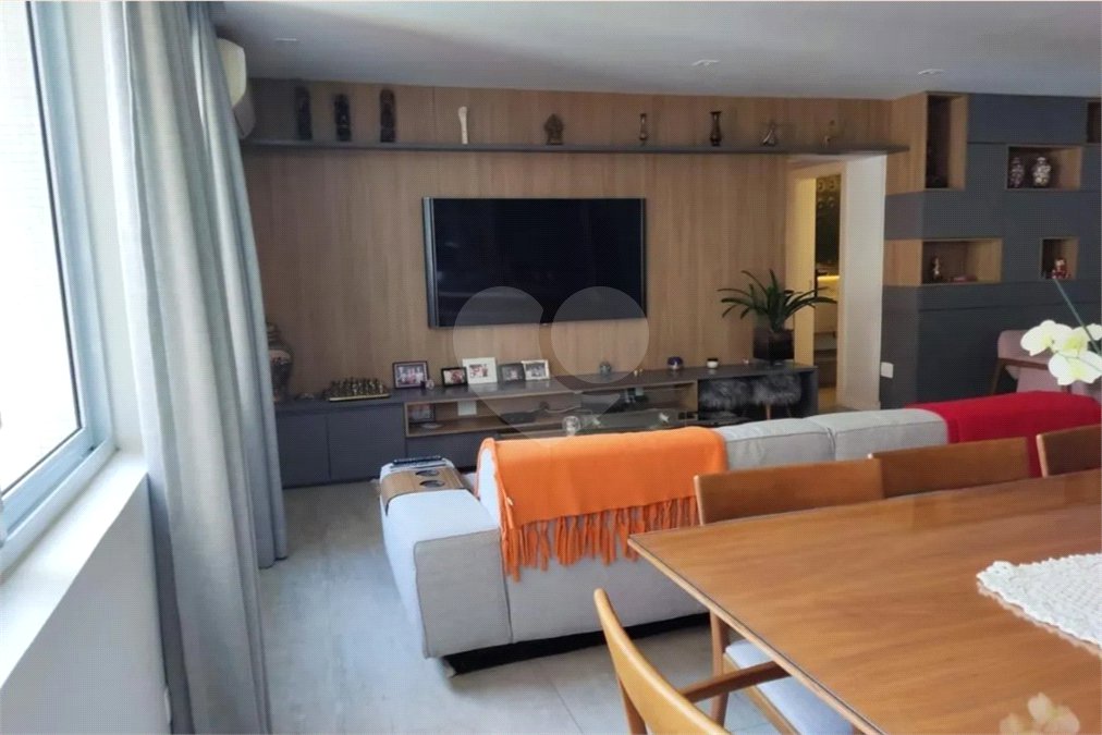 Apartamento à venda com 3 quartos, sendo 1 suíte,  em Santa Cecília, São Paulo, SP