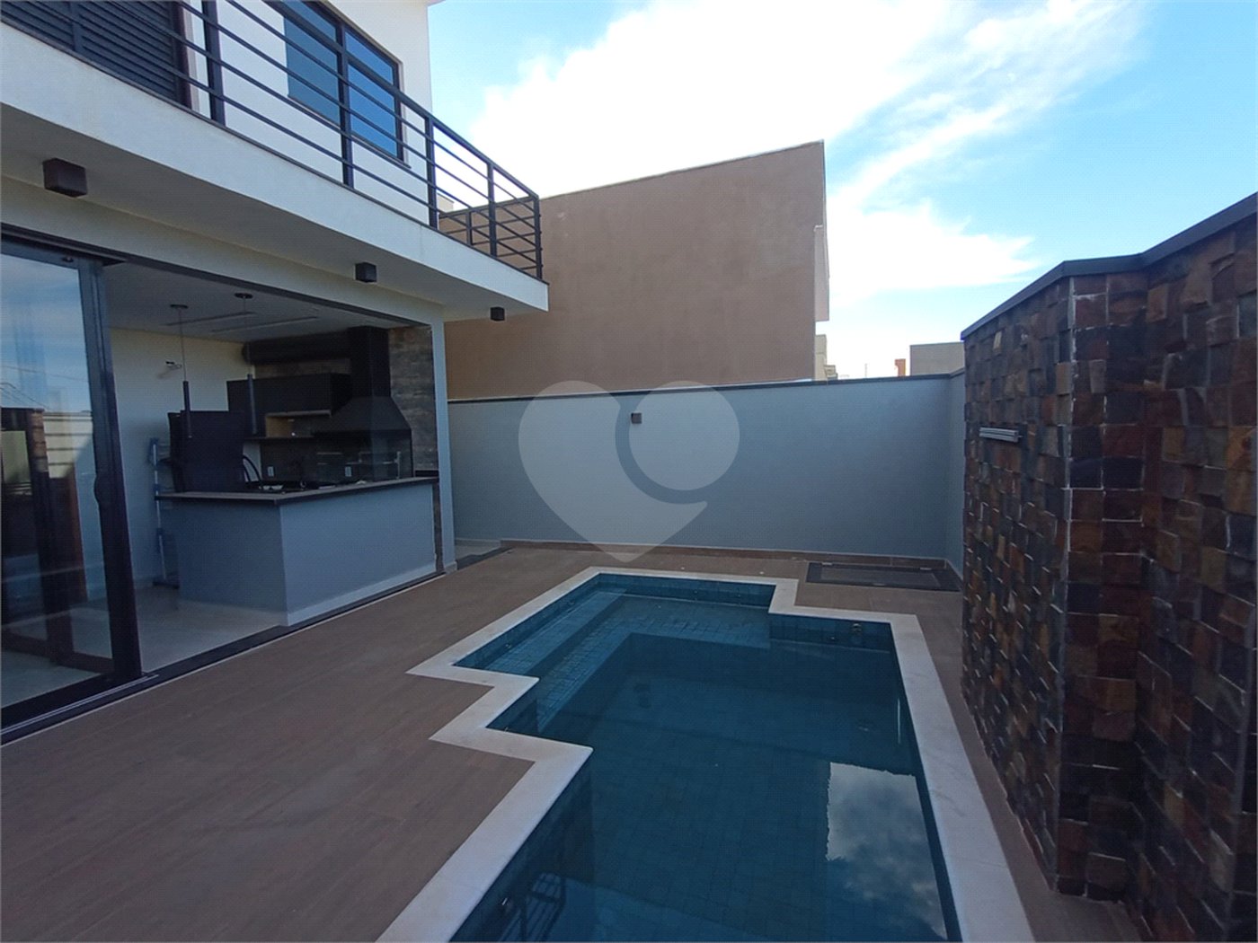 Casa à venda com 3 quartos, sendo 1 suíte, no condomínio Lago dos Ipês, Itapetininga - SP