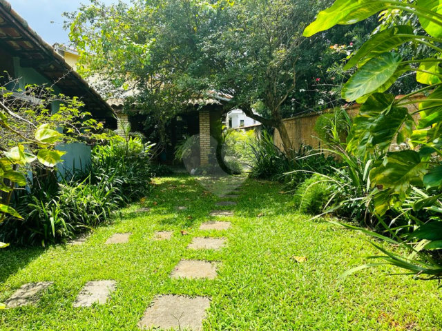 Casa Térrea à venda com 4 quartos, sendo 1 suíte,  em Interlagos, São Paulo, SP