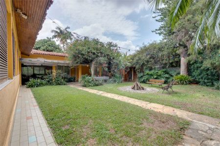 Casa Térrea à venda ou para alugar com 5 quartos, sendo 2 suítes,  em Jardim Prudência, São Paulo, SP
