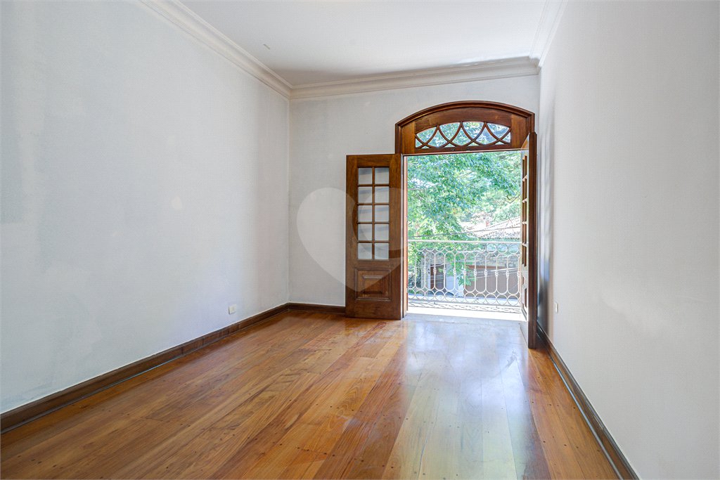 Casa à venda com 5 quartos, sendo 3 suítes, em Alto da Boa Vista, São Paulo, SP