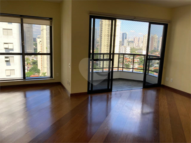 Apartamento para alugar com 3 quartos, sendo 1 suíte,  em Brooklin, São Paulo, SP