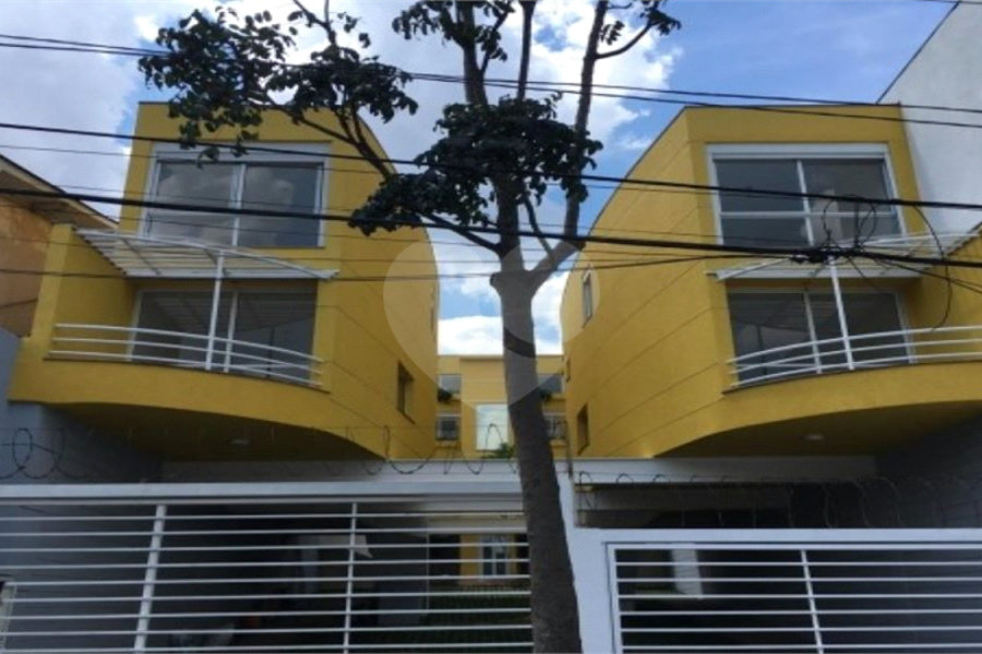 Casa à venda com 3 quartos, sendo 1 suíte,  no condomínio Residencial Vegas, São Paulo - SP