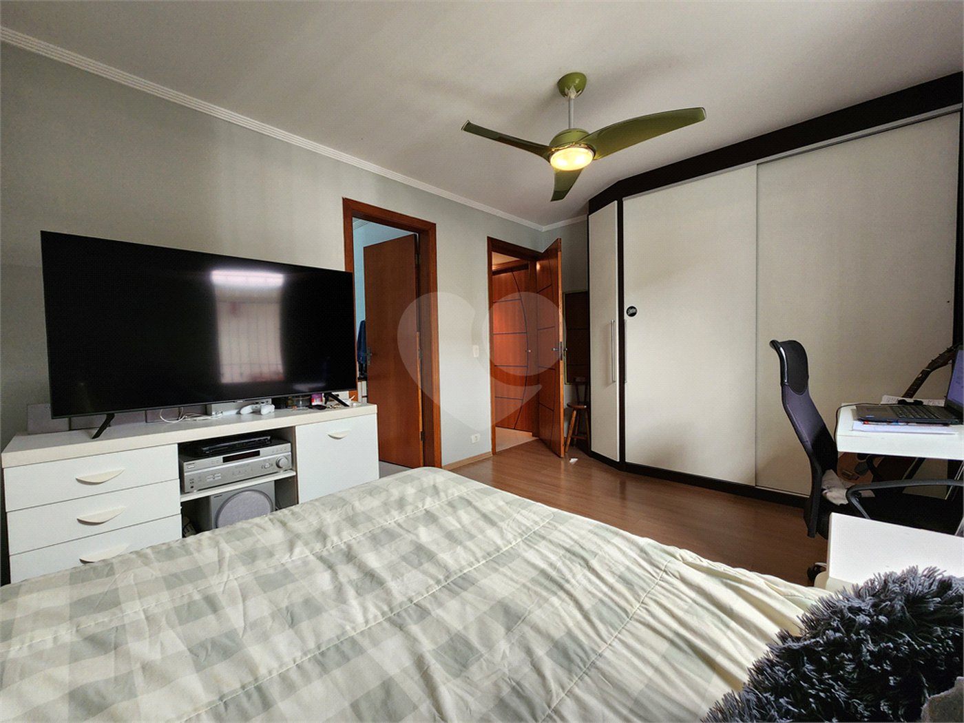 Casa à venda com 4 quartos, sendo 3 suítes,  em Vila Rosália, Guarulhos, SP