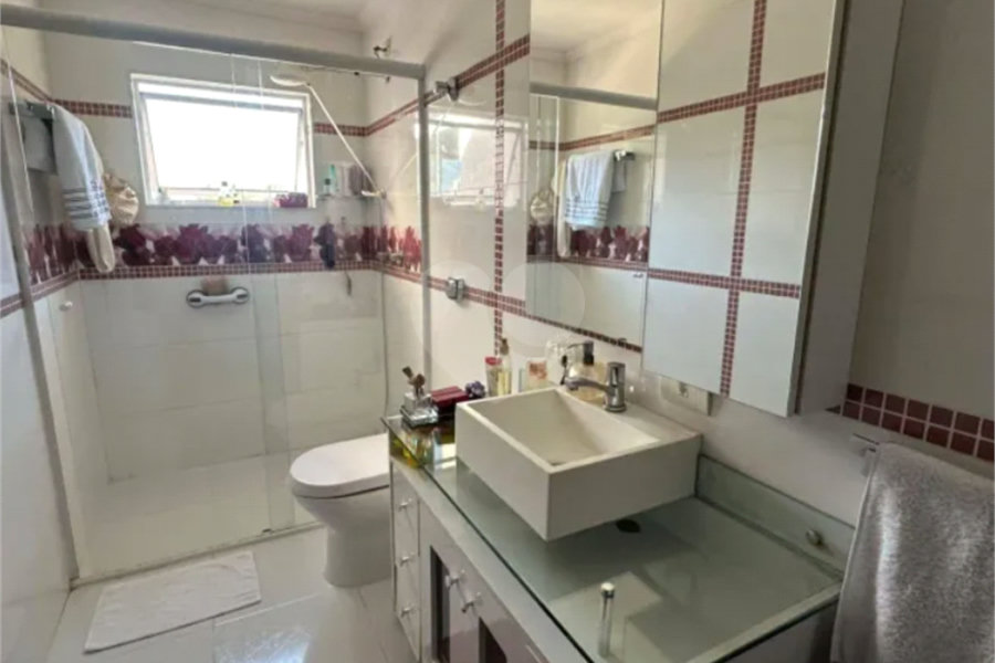 Sobrado à venda com 4 quartos, sendo 1 suíte, em Jardim Regina, São Paulo, SP