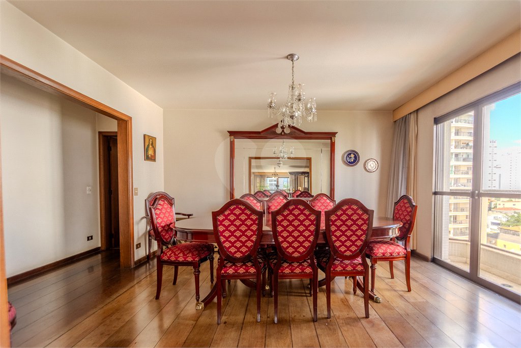 Apartamento à venda com 3 suítes em Moema, São Paulo, SP