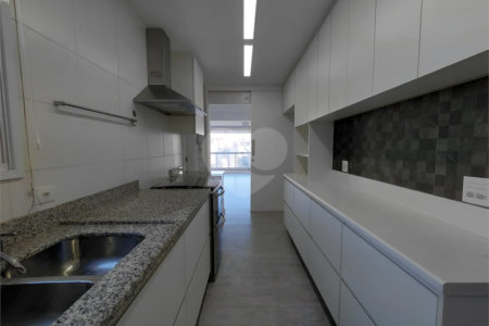 Apartamento à venda com 2 suítes em Água Branca, São Paulo, SP