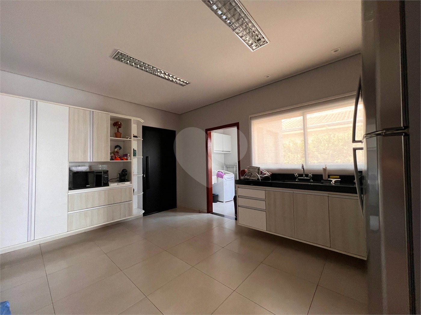 Casa à venda com 3 quartos, sendo 2 suítes, no condomínio Terras de Mont Serrat, Salto - SP