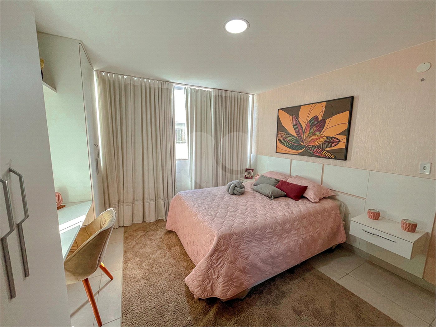 Casa à venda com 4 quartos, sendo 1 suíte, no condomínio Imperial Santa Cruz, Rio de Janeiro - RJ