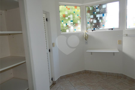 Casa à venda com 3 quartos, sendo 1 suíte, no condomínio Alpes de Vinhedo, Vinhedo - SP