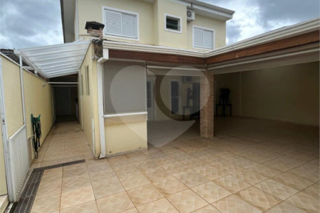 Casa à venda com 3 quartos, sendo 1 suíte, no condomínio Lago da Serra, Araçoiaba da Serra - SP