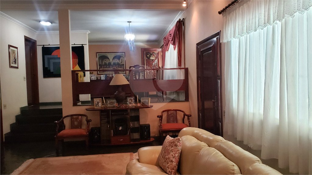 Sobrado à venda com 4 quartos, sendo 2 suítes, em Jardim Marajoara, São Paulo, SP
