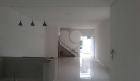 Sobrado à venda com 3 quartos, sendo 1 suíte,  em Jardim Vitória, Mairinque, SP