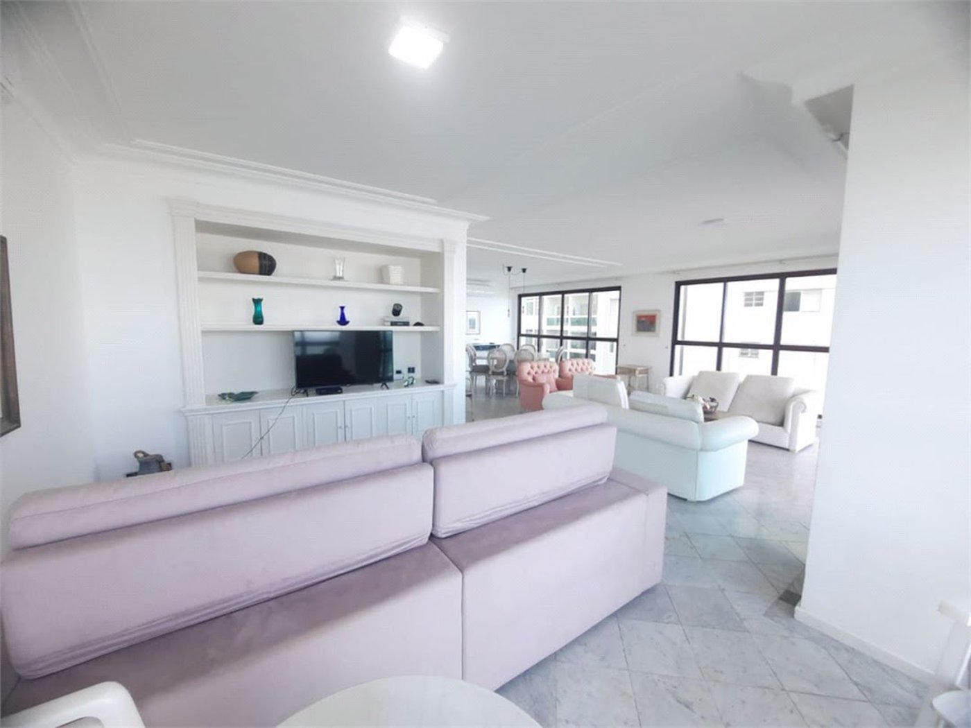 Apartamento Residencial à venda, Pitangueiras, Guarujá - AP0136.